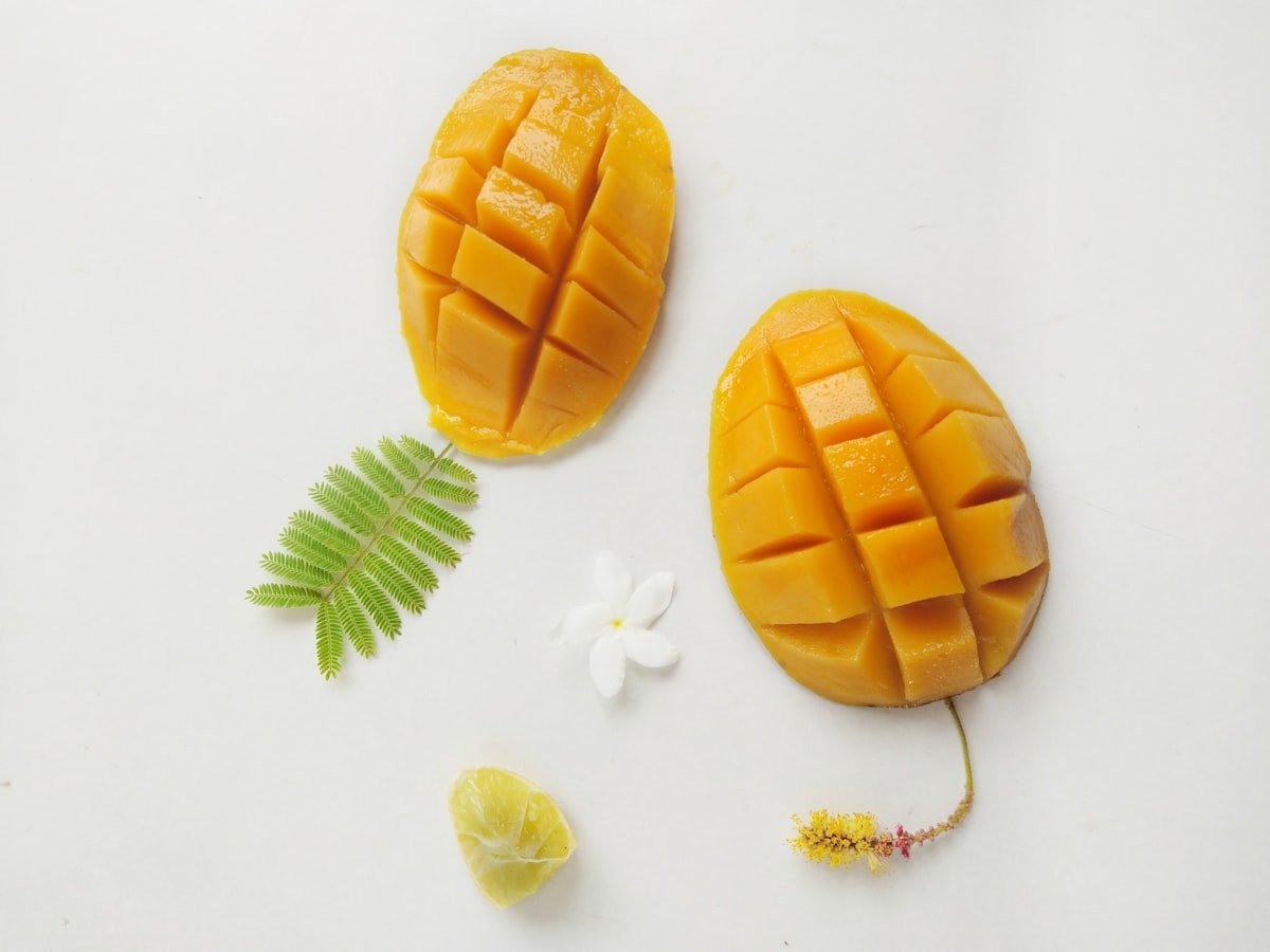 Fresh mangoes cut and ready for export