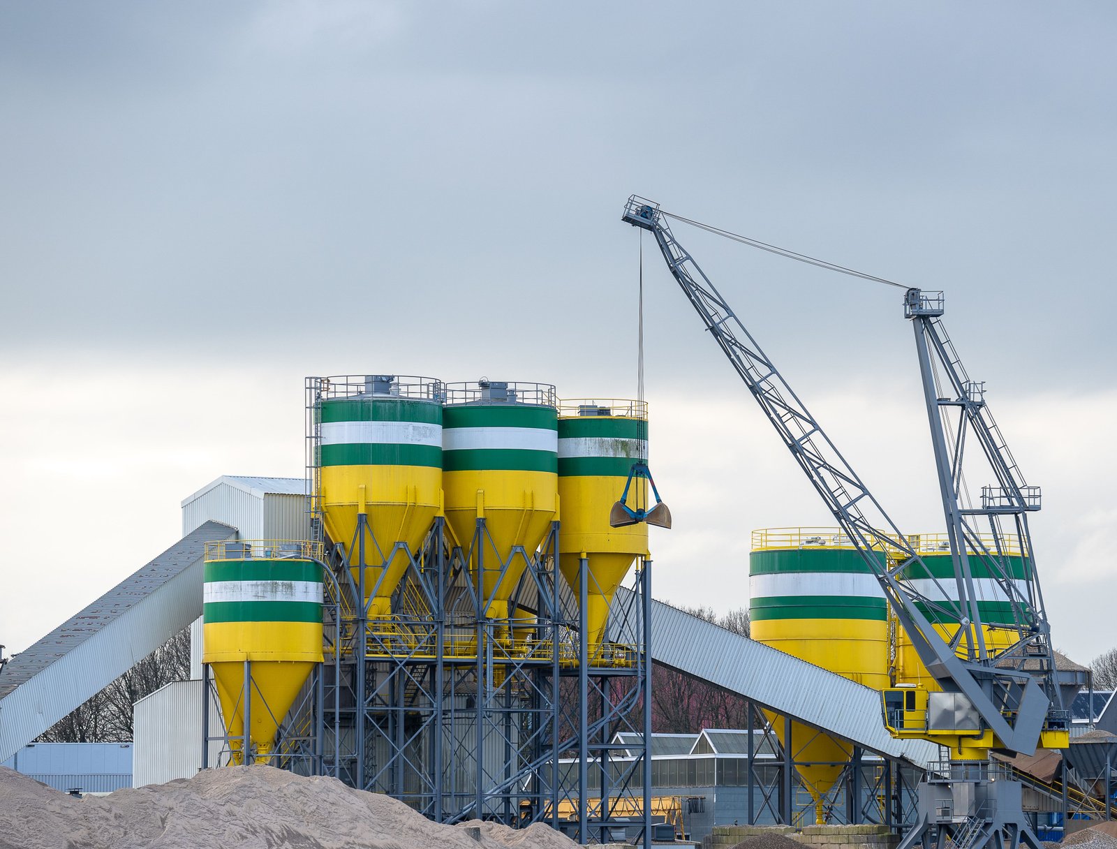 Industrial steel flanges and construction materials