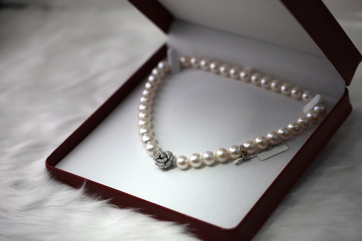 Jewellery gems and precious metals